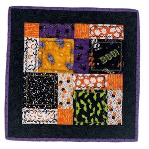 Halloween table mat. Quilted. 15”